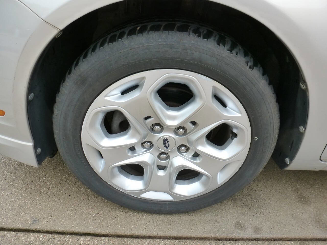 Used 2010 Ford Fusion SE FWD image 16