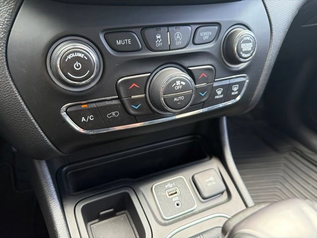 Used 2021 Jeep Cherokee Latitude Lux w/ Comfort/Convenience Group FWD image 33