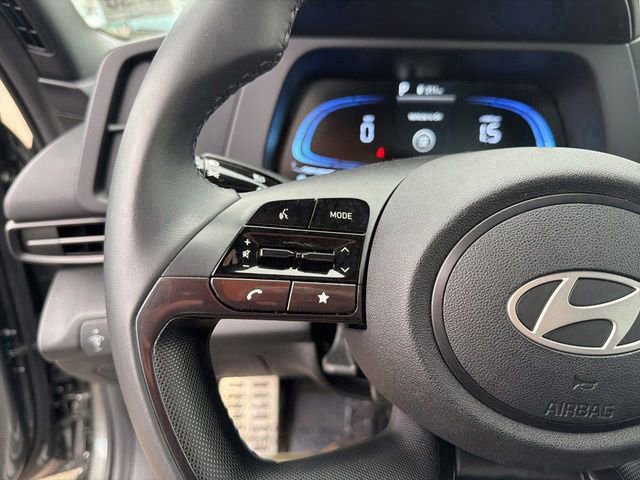 Used 2025 Hyundai Elantra Sport image 19