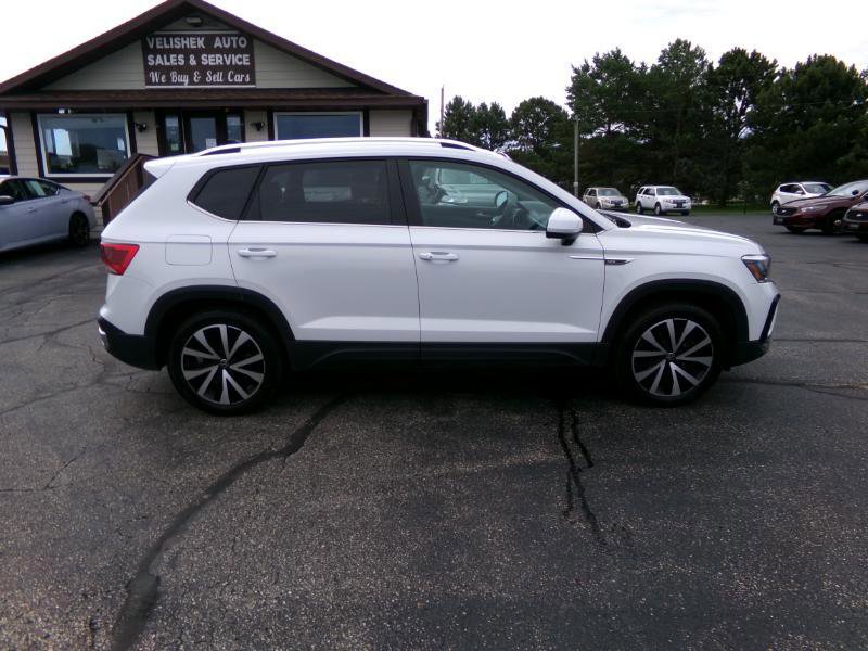 Used 2023 Volkswagen Taos SE image 2
