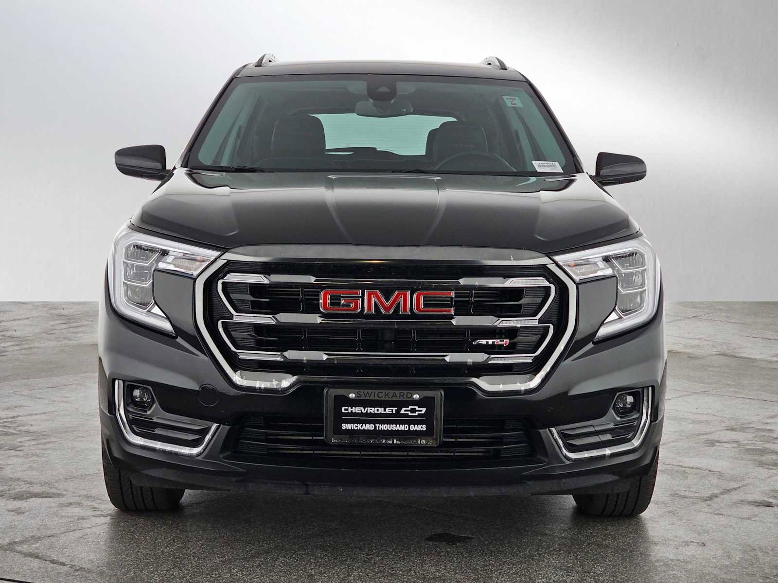 Used 2023 GMC Terrain AT4 image 2