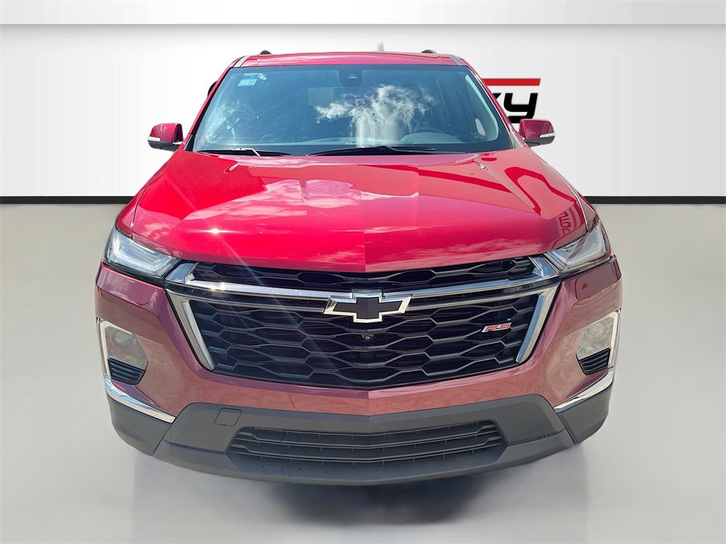 Used 2023 Chevrolet Traverse RS image 2