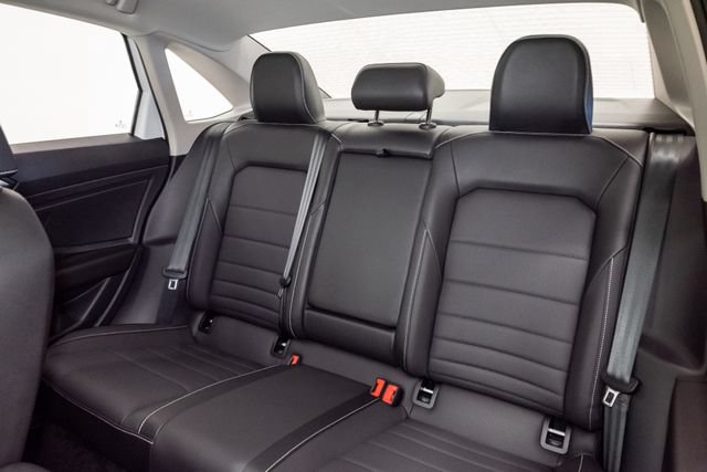 Used 2024 Volkswagen Jetta SE w/ Panoramic Sunroof Package FWD image 17