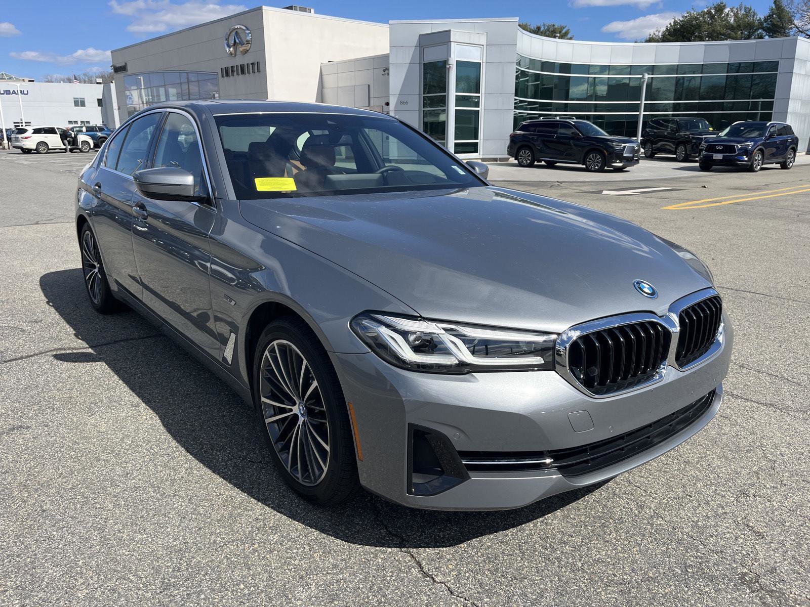 Used 2023 BMW 530e xDrive w/ Premium Package image 2