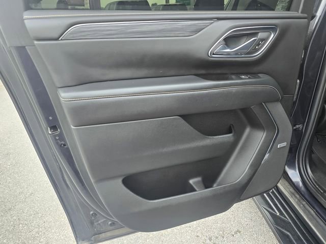 Used 2023 GMC Yukon XL SLT w/ SLT Premium Package image 14