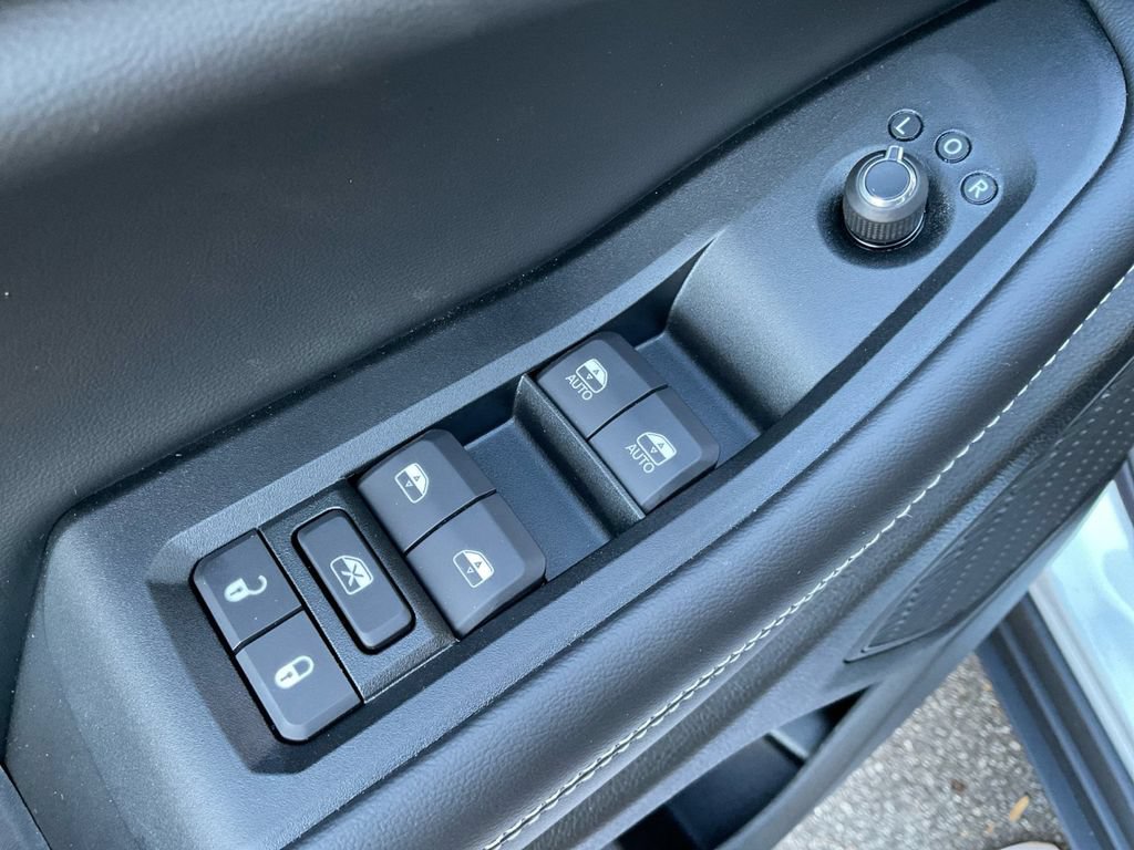 Used 2025 Jeep Grand Cherokee Laredo RWD image 28