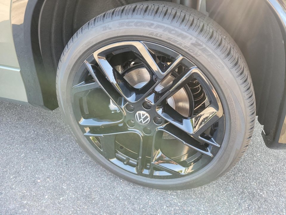 New 2026 Volkswagen Tiguan SE R-Line FWD image 25