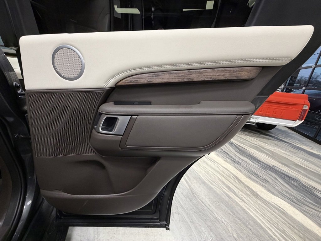 Used 2019 Land Rover Discovery HSE image 48