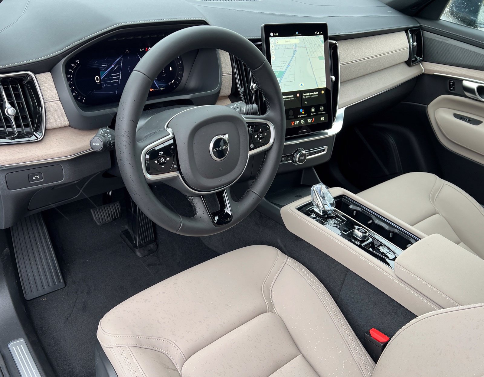 New 2026 Volvo XC90 T8 Plus w/ Protection Package Premier AWD/4WD image 13