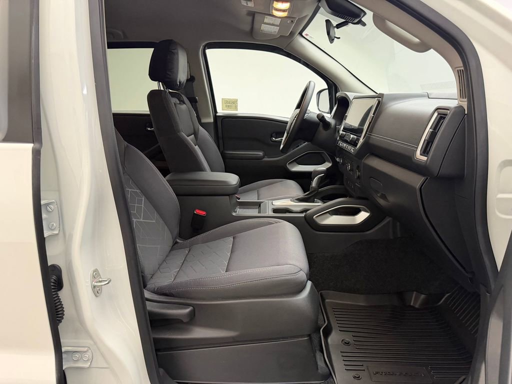 Used 2025 Nissan Frontier SV AWD/4WD image 23