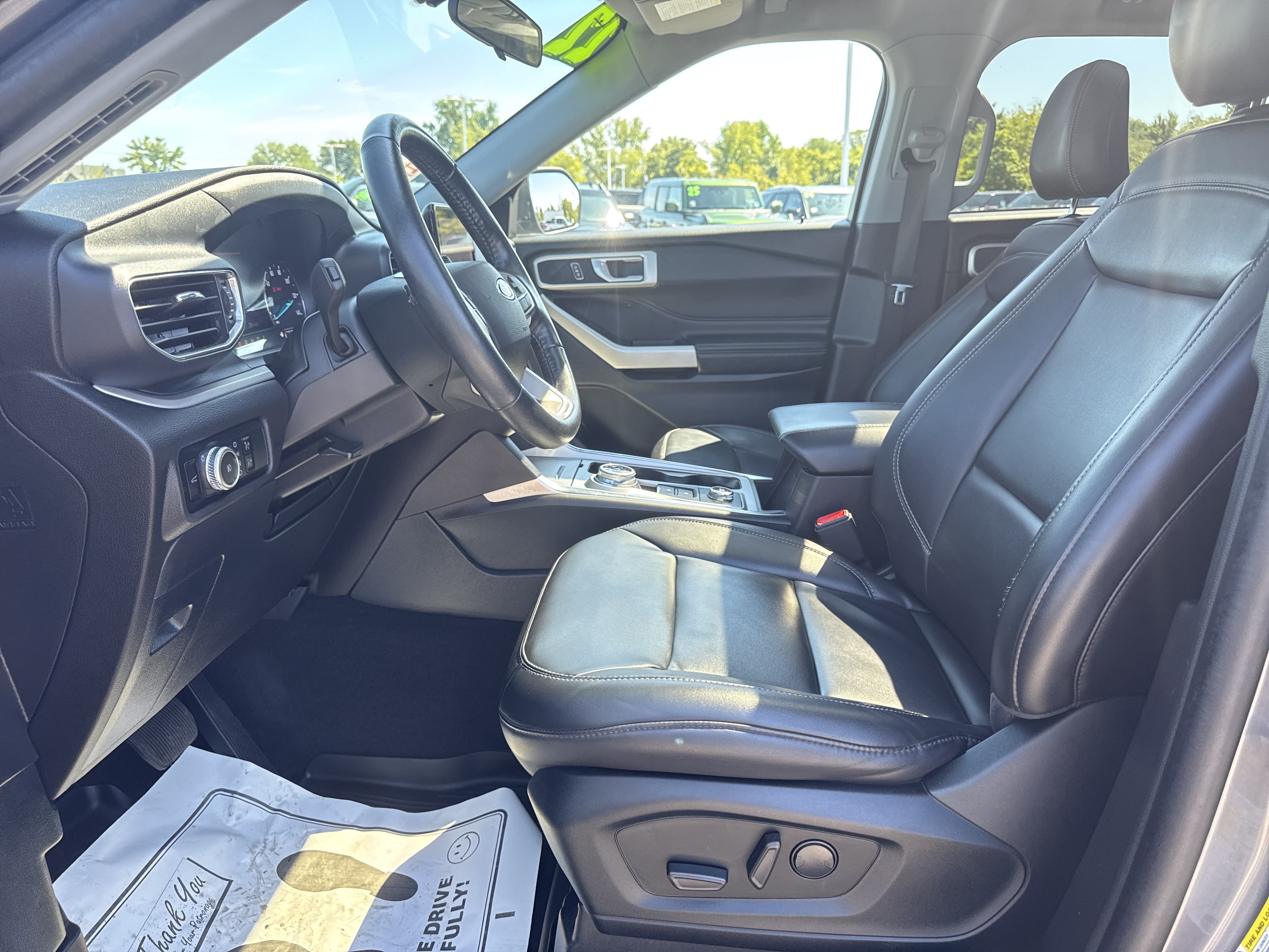 Used 2022 Ford Explorer XLT w/ Equipment Group 202A AWD/4WD image 13
