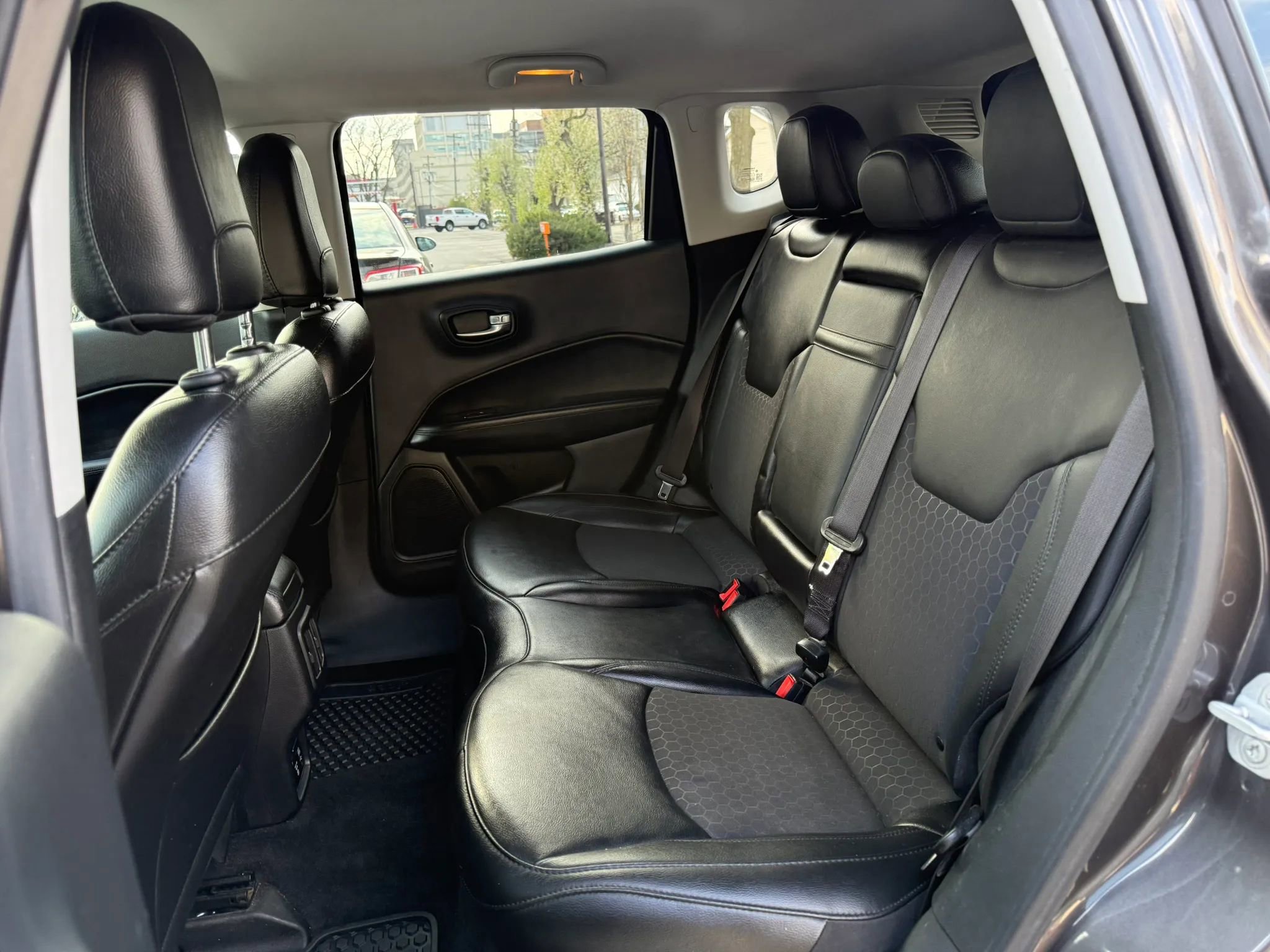 Used 2019 Jeep Compass Latitude image 14