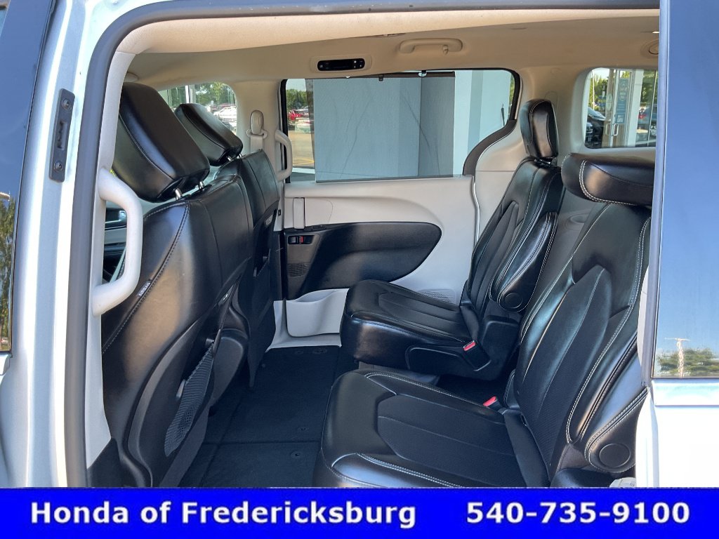 Used 2024 Chrysler Pacifica Touring-L FWD image 26