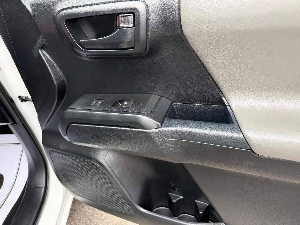Used 2016 Toyota Tacoma SR image 19