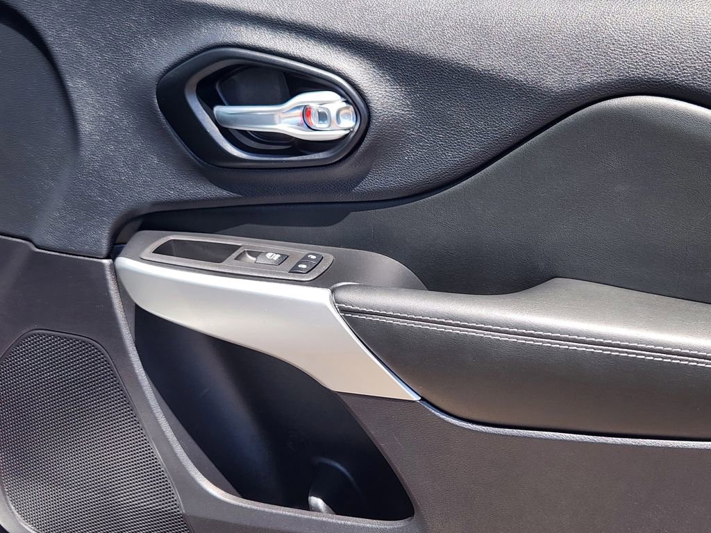 Used 2022 Jeep Cherokee Latitude image 18