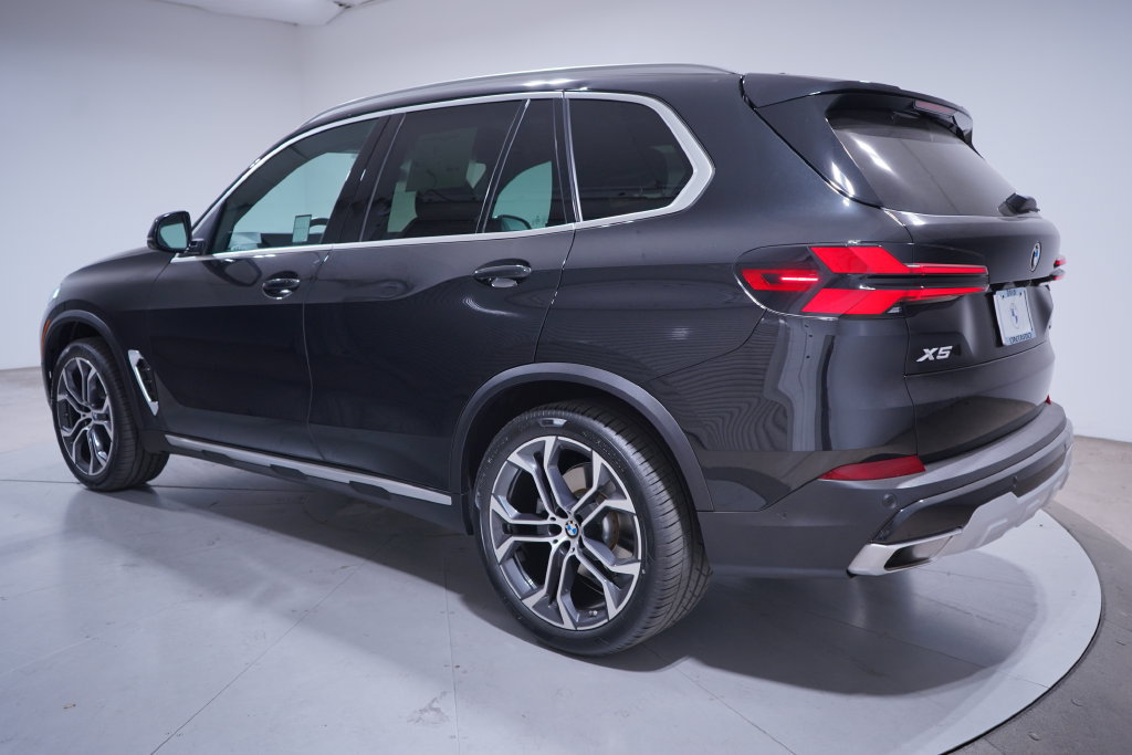 Used 2024 BMW X5 sDrive40i w/ Parking Assistance Package RWD image 3
