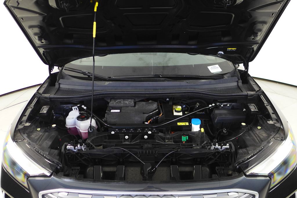 Used 2023 Audi Q4 e-tron Premium Plus w/ Premium Plus image 6