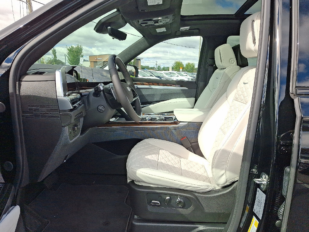 New 2026 Cadillac Escalade Platinum Sport AWD/4WD image 6