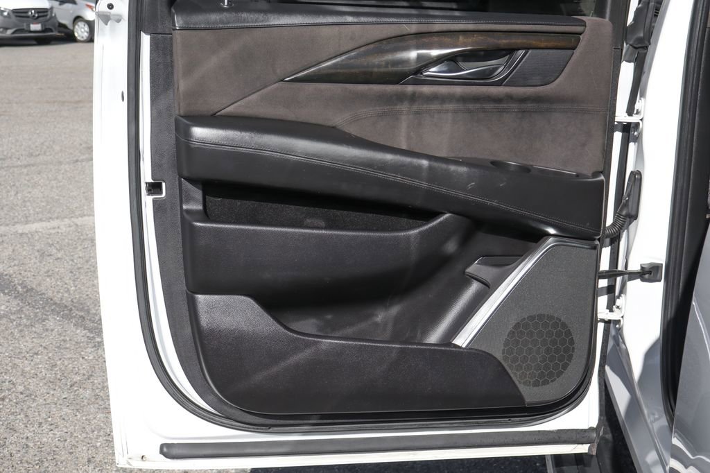 Used 2017 Cadillac Escalade ESV Platinum image 39