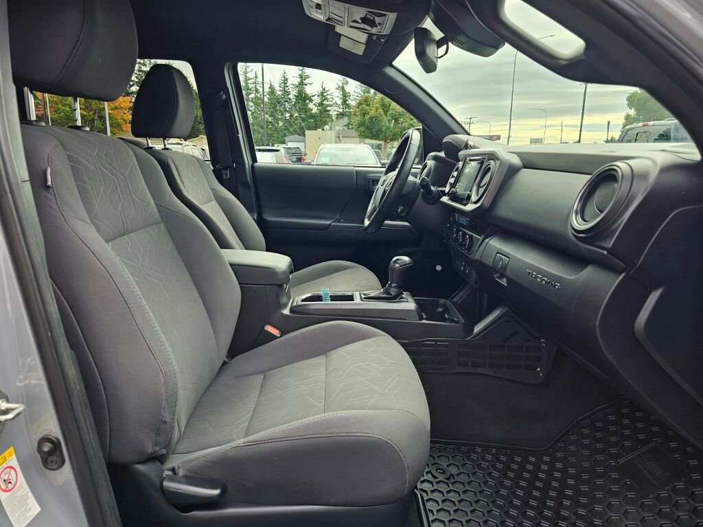 Used 2018 Toyota Tacoma TRD Off-Road AWD/4WD image 13