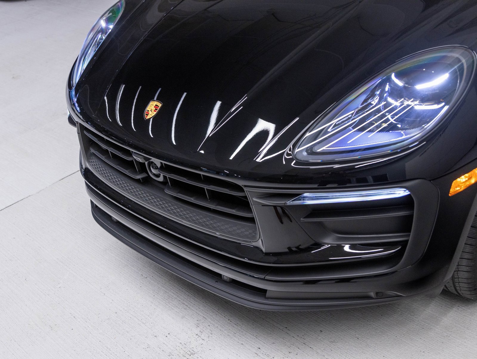 Certified 2026 Porsche Macan image 33