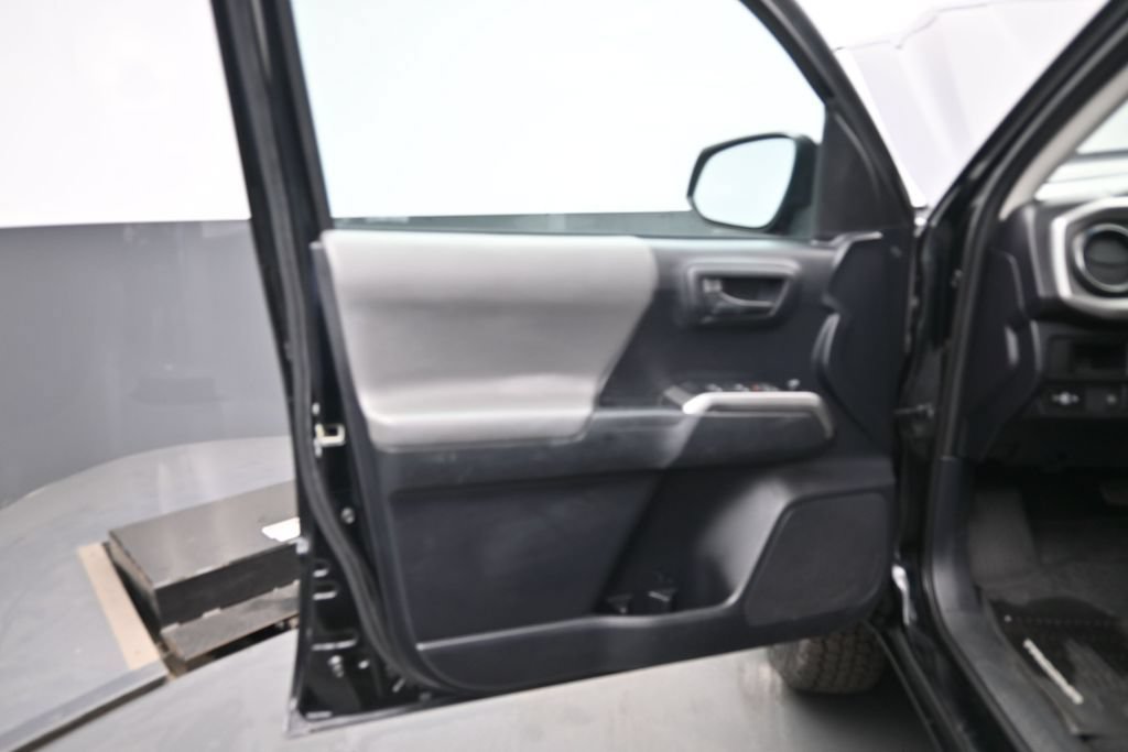 Used 2019 Toyota Tacoma SR5 RWD image 13