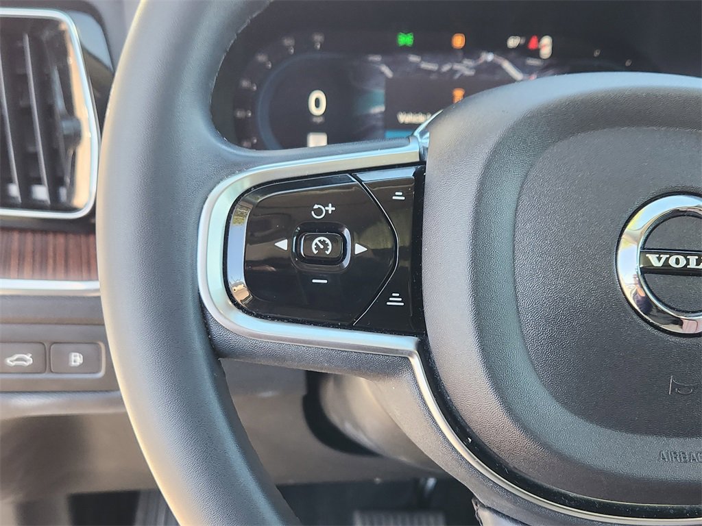 Used 2023 Volvo XC60 T8 Plus image 8