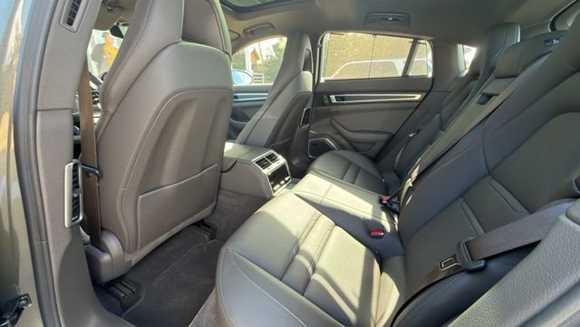 Used 2023 Porsche Panamera 4 Platinum Edition image 9