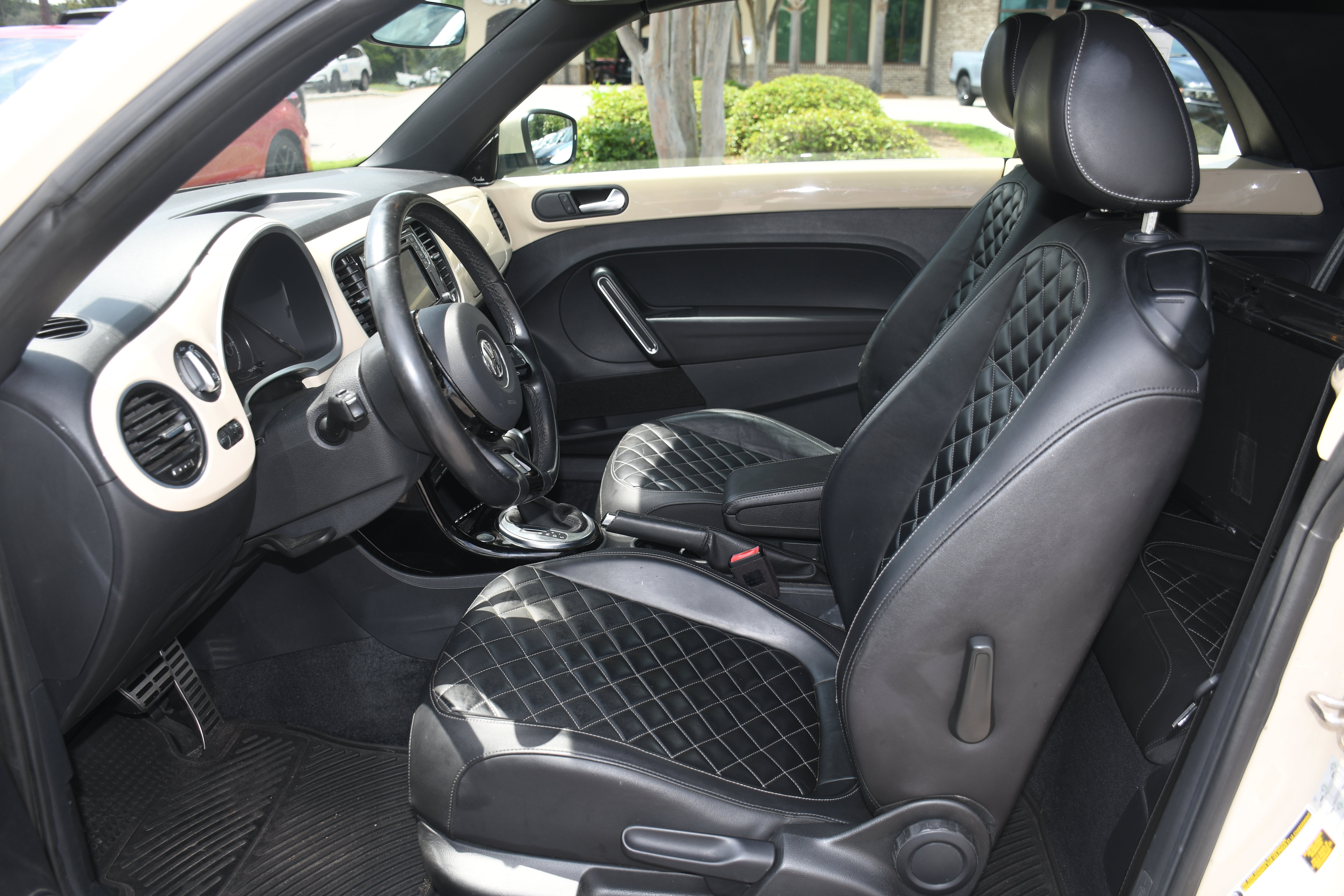 Used 2019 Volkswagen Beetle 2.0T Final Edition SEL FWD image 9