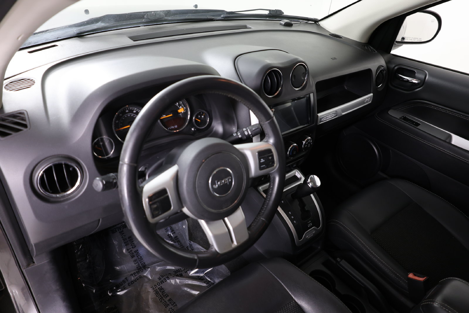 Used 2015 Jeep Compass Latitude w/ Sun/Sound Group FWD image 18