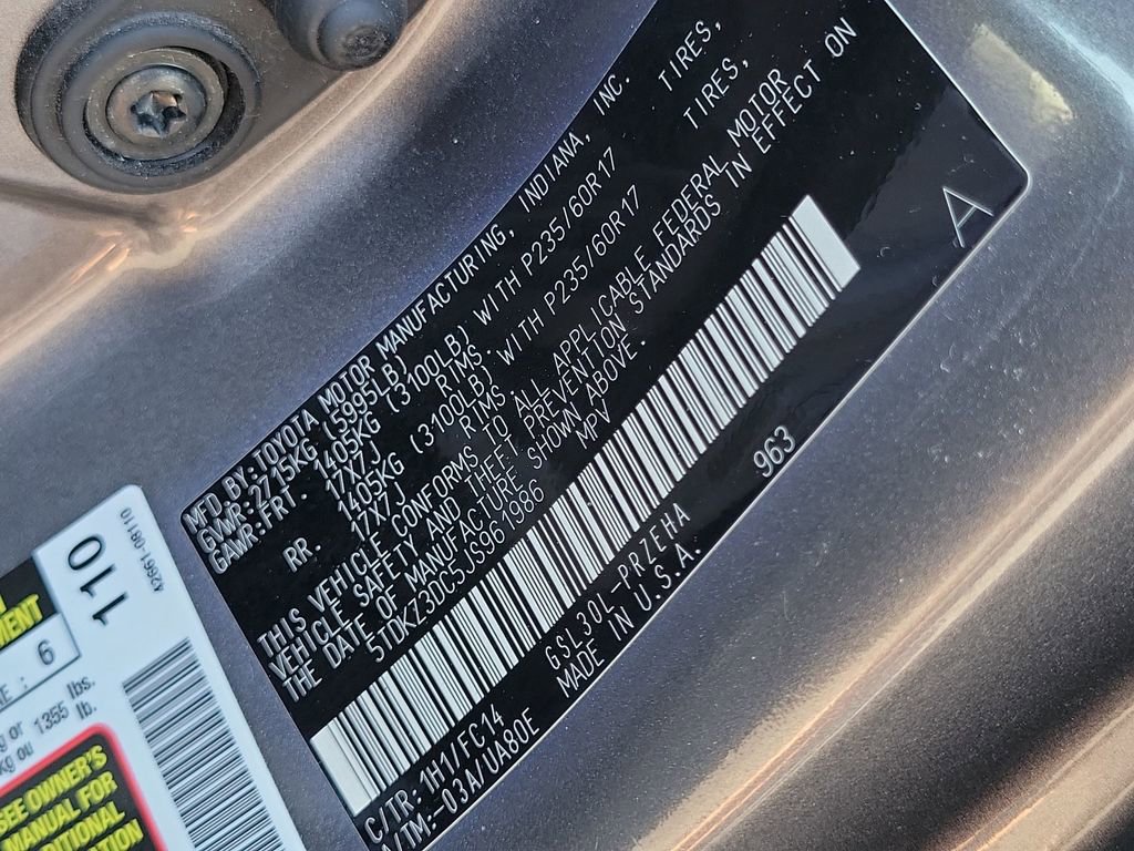 Used 2018 Toyota Sienna LE w/ Carpet Mat Package image 31