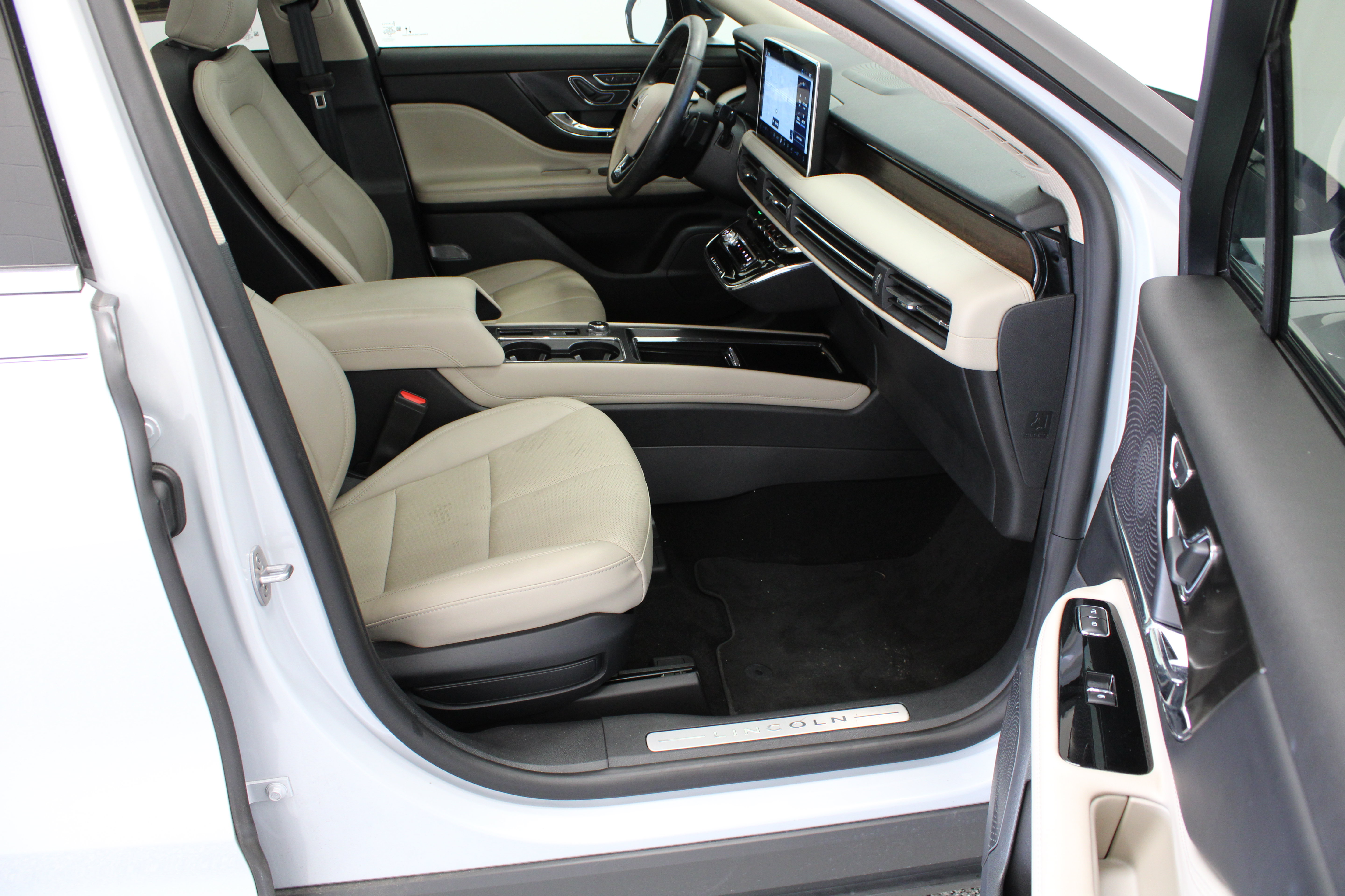Used 2025 Lincoln Corsair Grand Touring AWD/4WD image 39