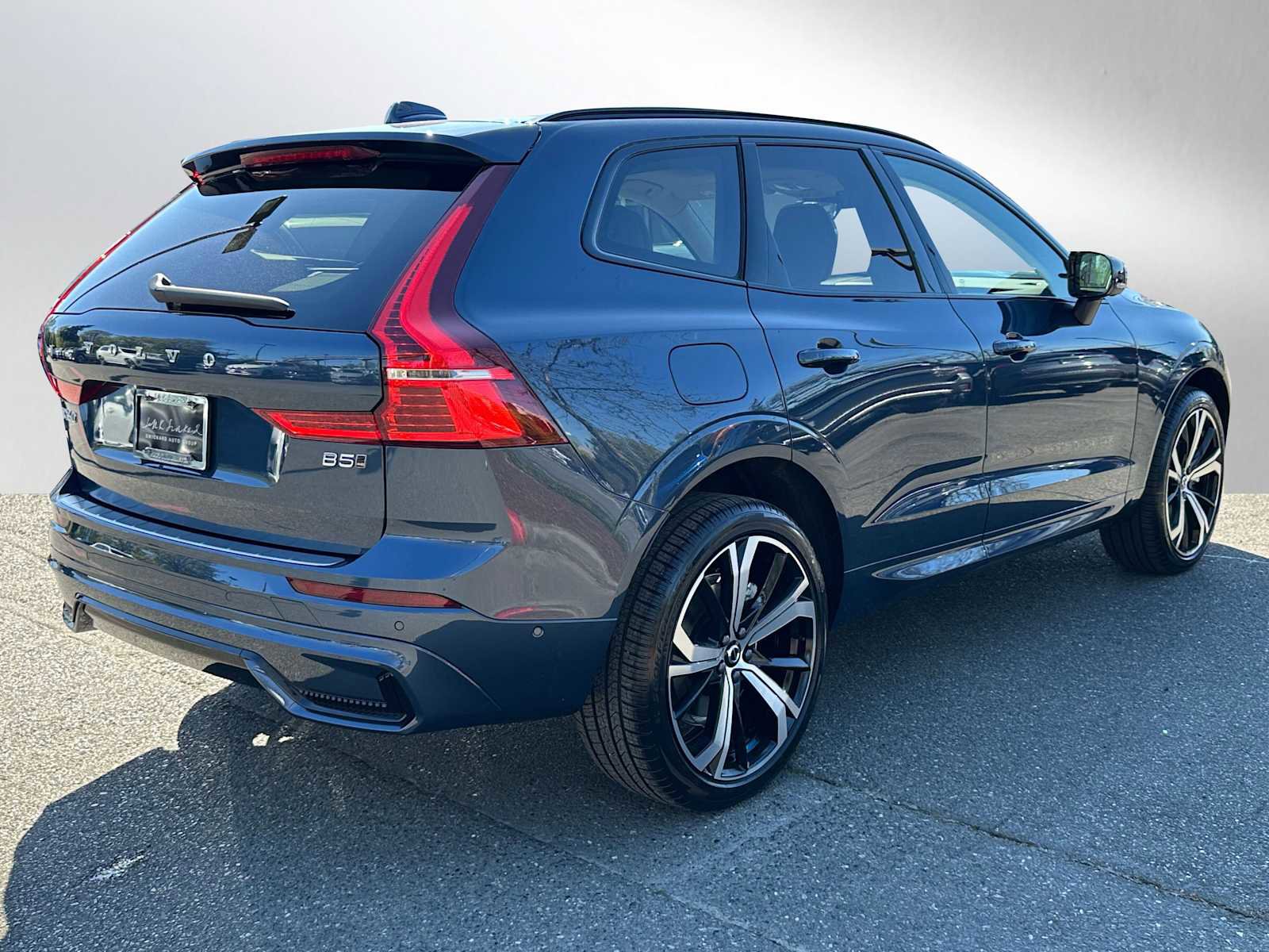 New 2025 Volvo XC60 B5 Ultra w/ Protection Package Premier image 5