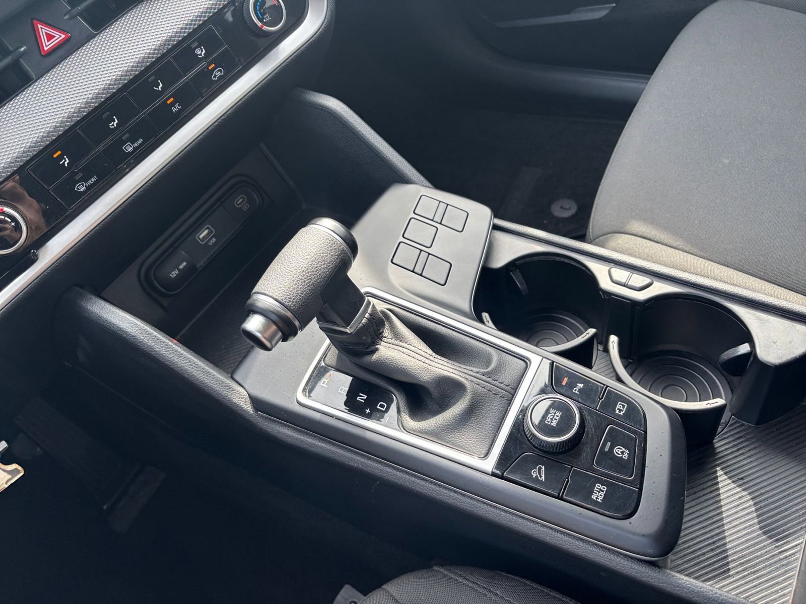 Used 2025 Kia Sportage LX image 40