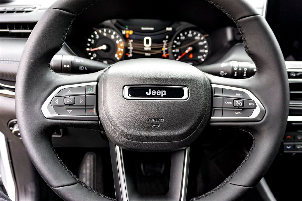 New 2026 Jeep Compass Latitude image 12