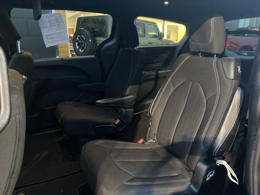 Certified 2020 Chrysler Pacifica Touring w/ S Appearance Package image 18