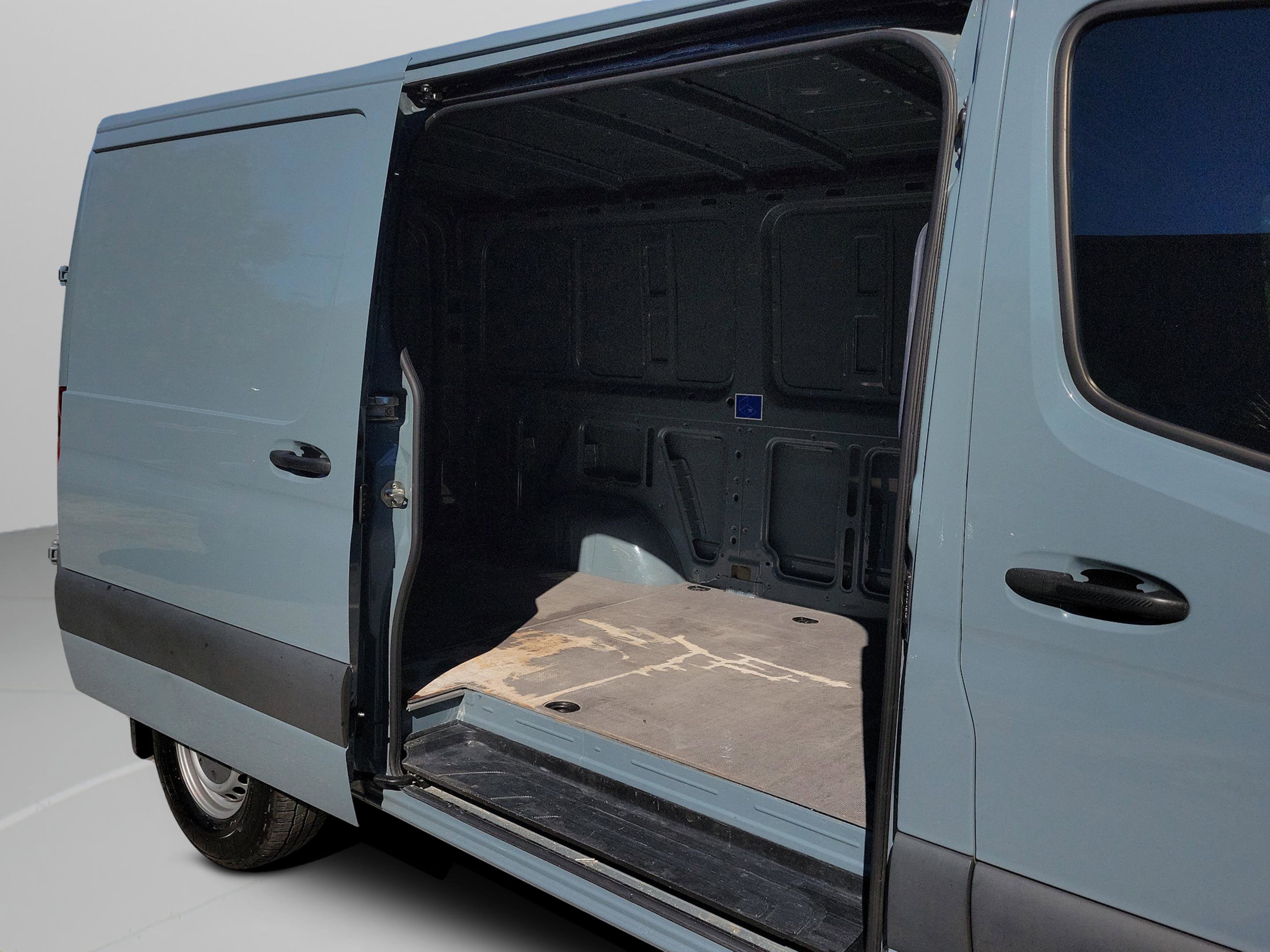 Used 2021 Mercedes-Benz Sprinter 144 Cargo image 17