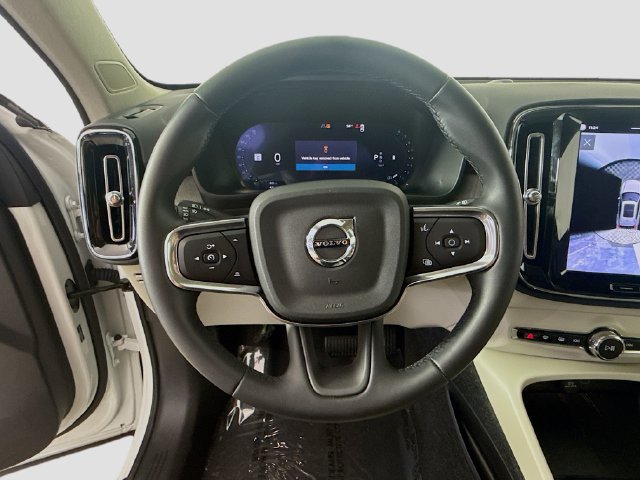 Used 2026 Volvo XC40 B5 Plus AWD/4WD image 12