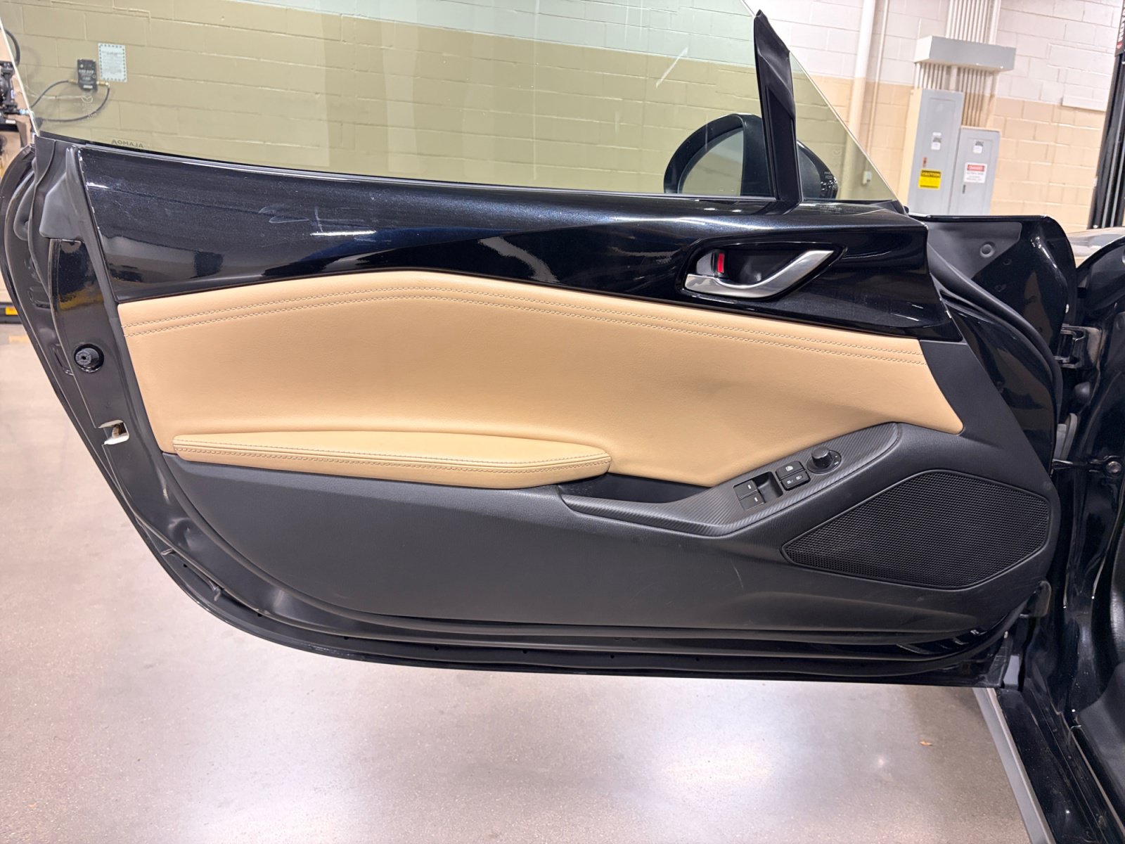 Used 2016 MAZDA MX-5 Miata Grand Touring RWD image 14
