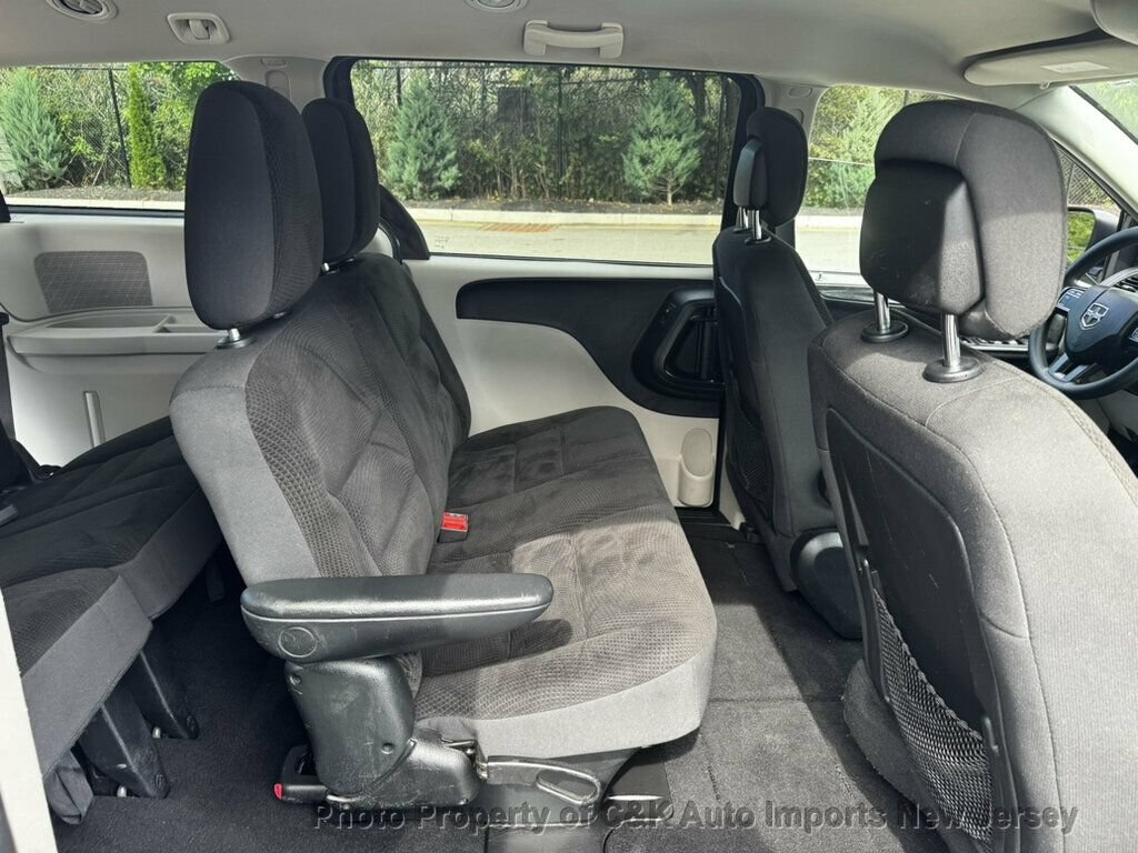 Used 2019 Dodge Grand Caravan SE w/ UConnect Hands-Free Group FWD image 14