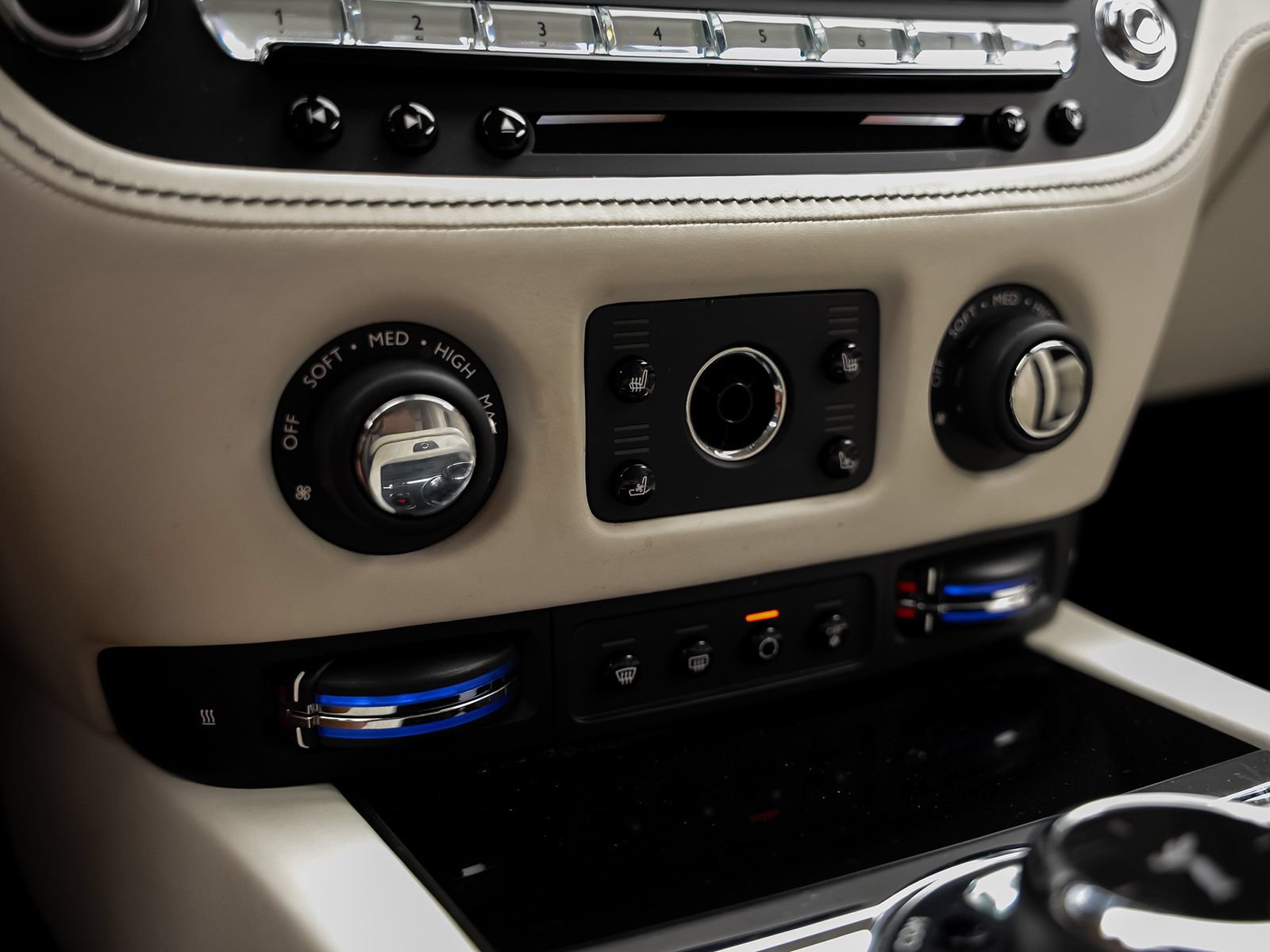 Used 2018 Rolls-Royce Wraith RWD image 50