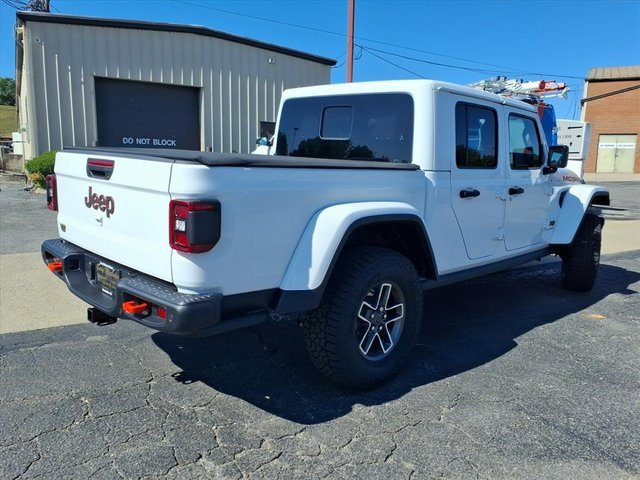 New 2025 Jeep Gladiator Mojave image 3