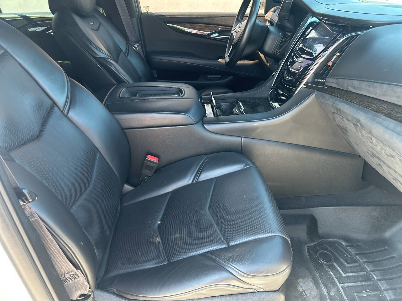 Used 2016 Cadillac Escalade Platinum image 24