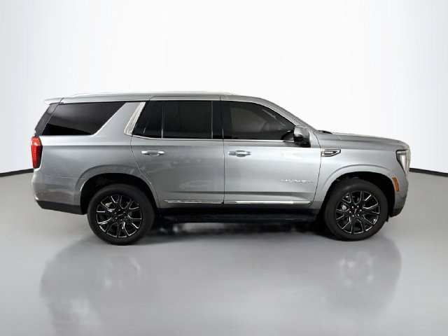 Used 2025 GMC Yukon Elevation AWD/4WD image 9