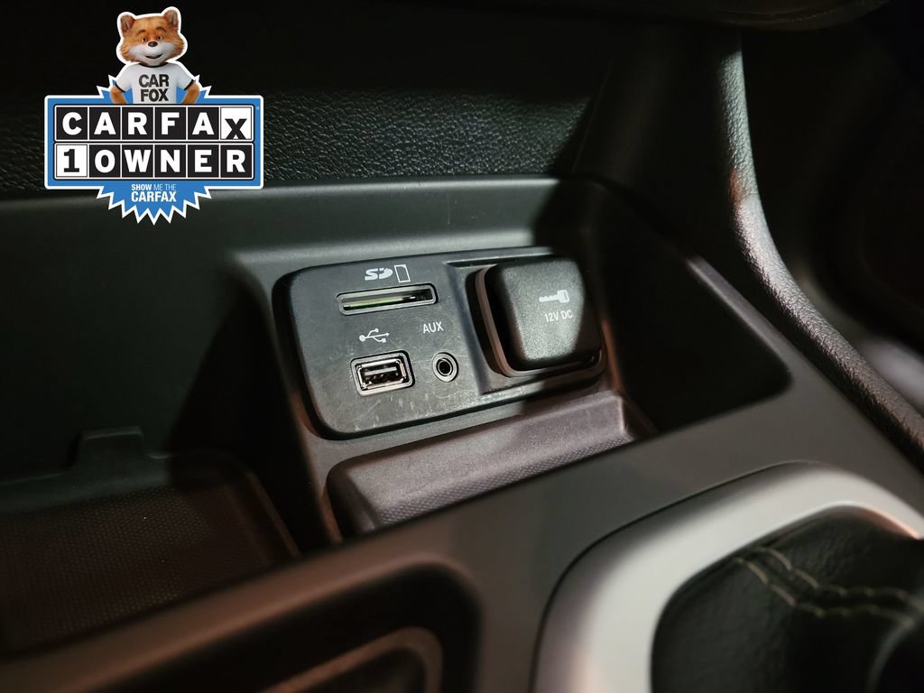 Used 2018 Jeep Cherokee Latitude Plus w/ Comfort/Convenience Group FWD image 19