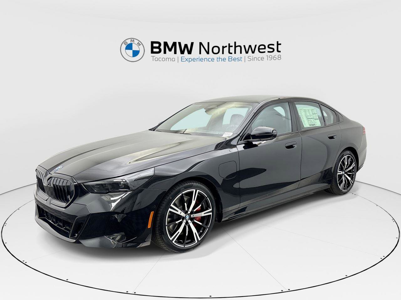 New 2026 BMW 550e xDrive w/ Premium Package