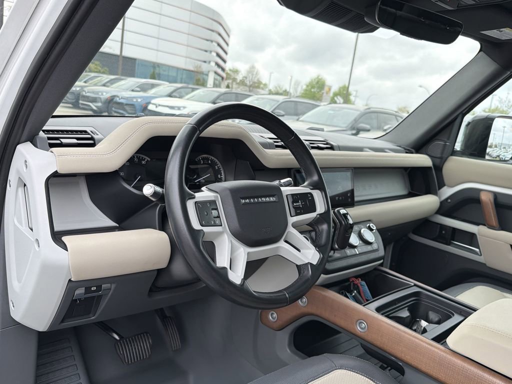 Used 2022 Land Rover Defender 110 X-Dynamic SE image 10