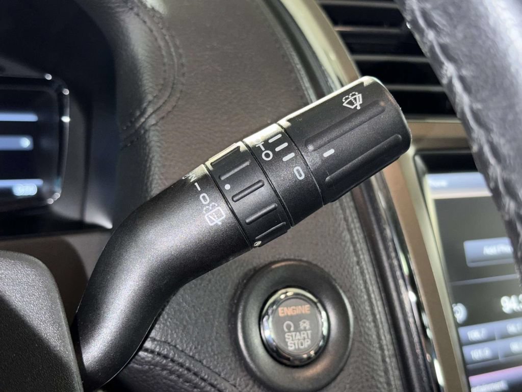 Used 2014 Lincoln MKX AWD w/ Equipment Group 102A image 30