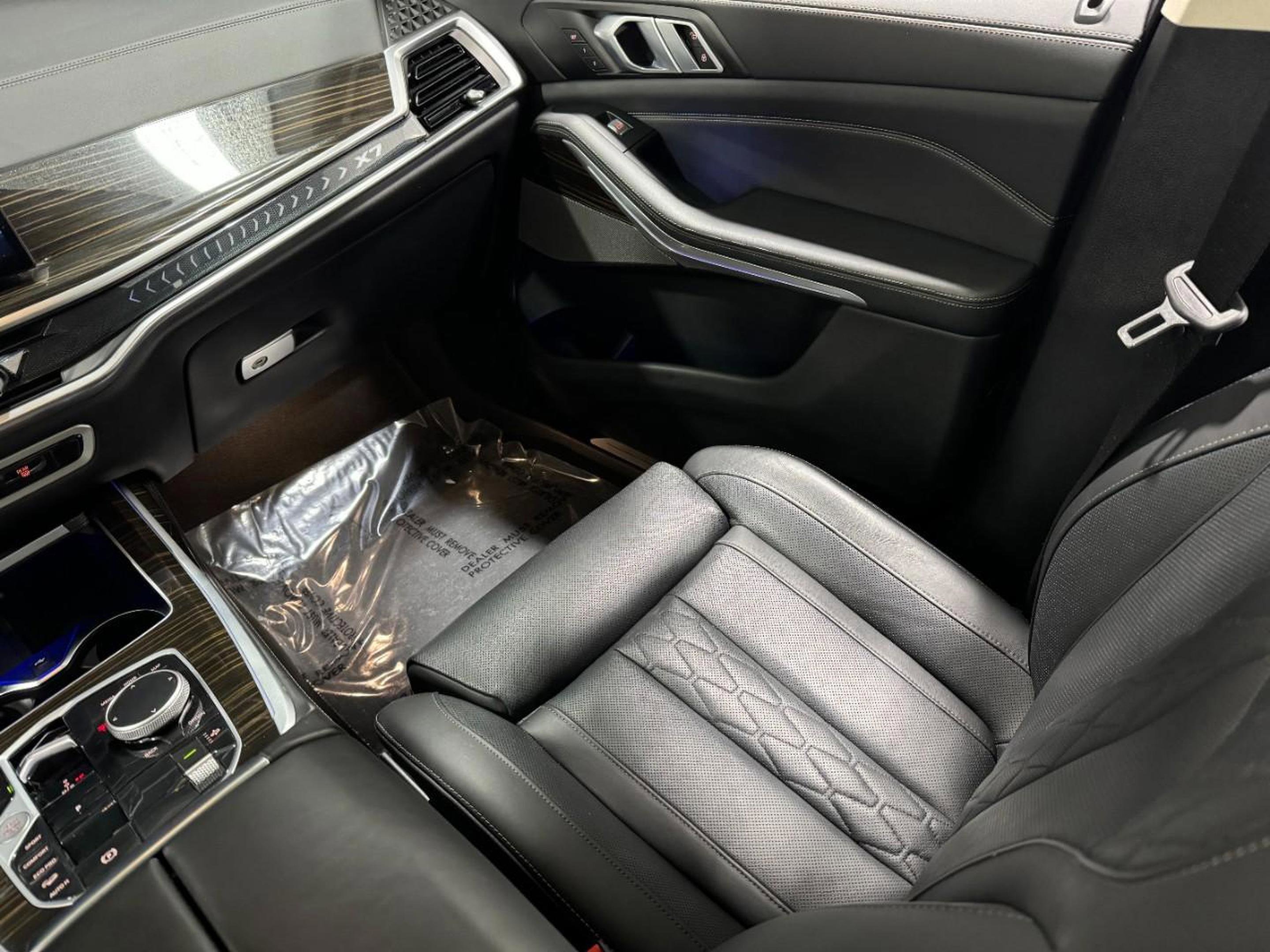 Used 2025 BMW X7 xDrive40i image 16