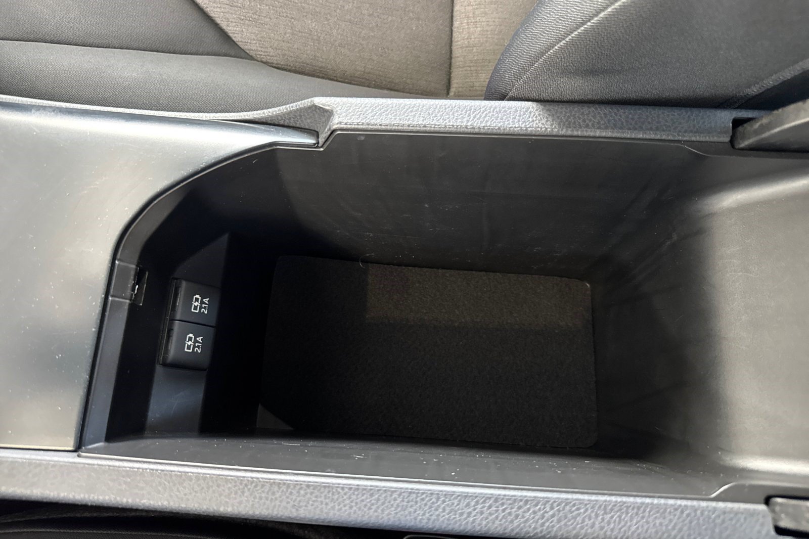 Used 2020 Toyota Camry LE FWD image 37